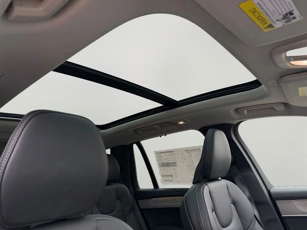 2026 Volvo - image 5