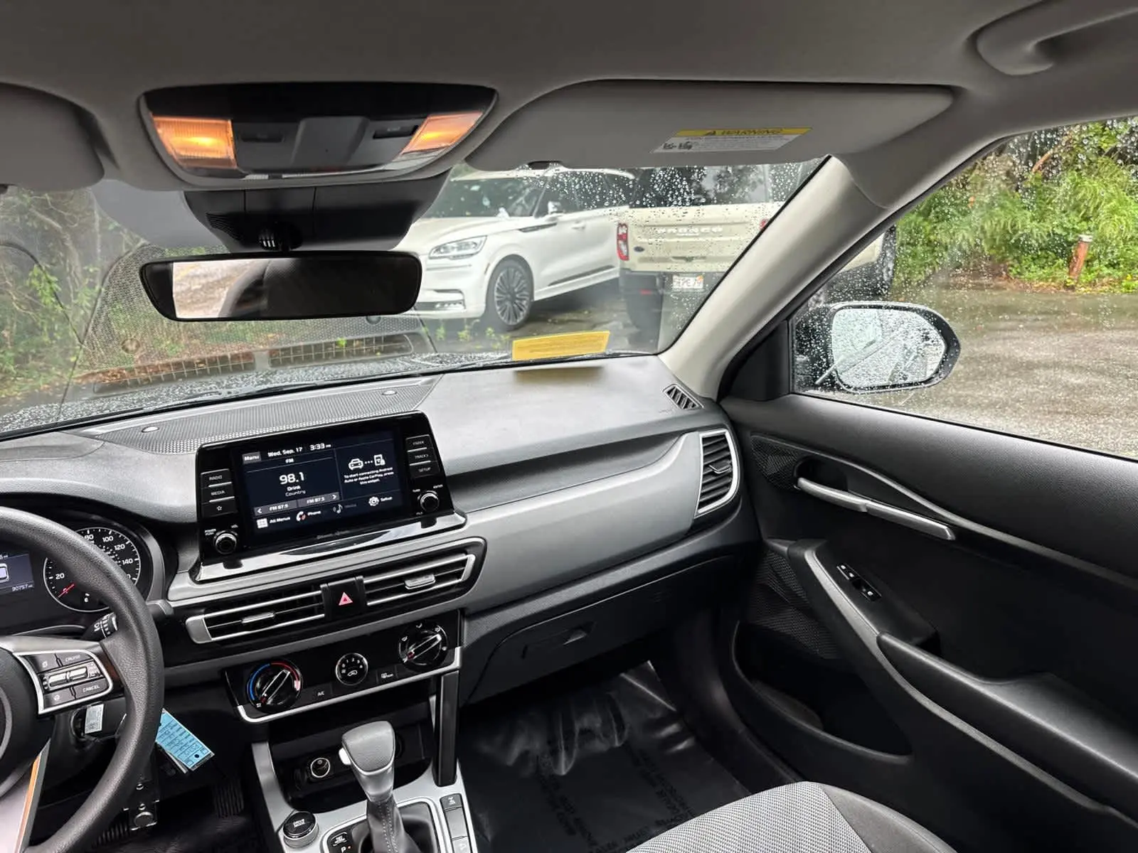 2022 Kia Seltos LX photo 30