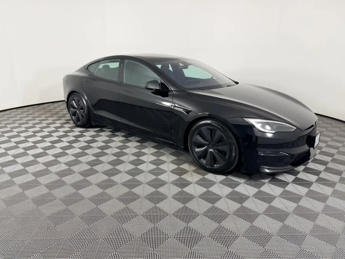 2022 Tesla Model S's photo
