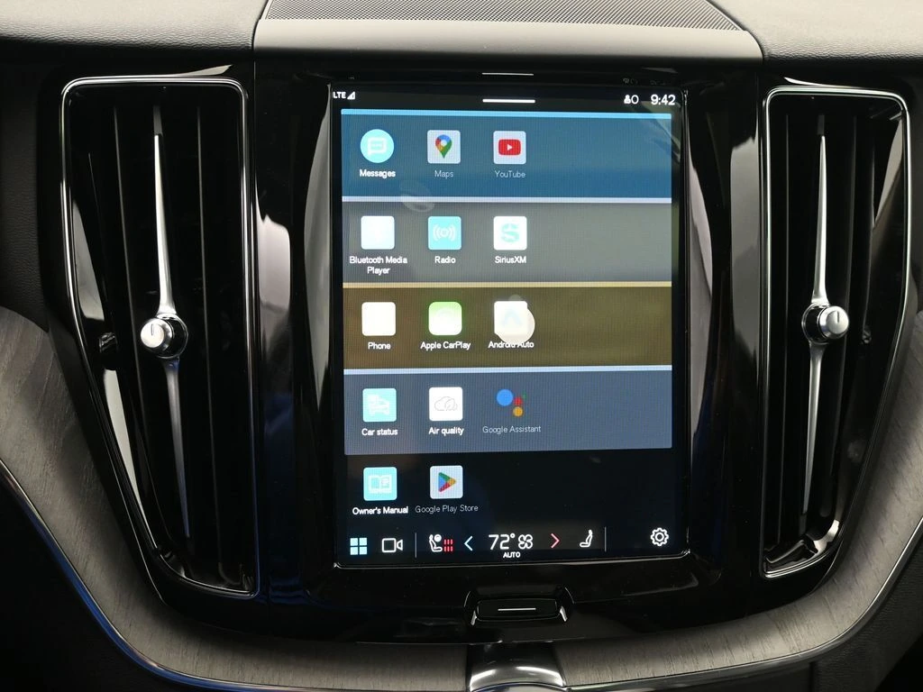 2025 Volvo - image 15