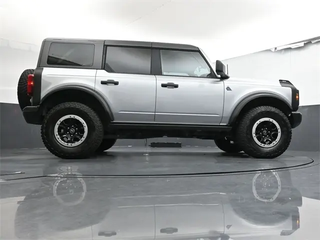 2023 Ford Bronco Black Diamond photo 25