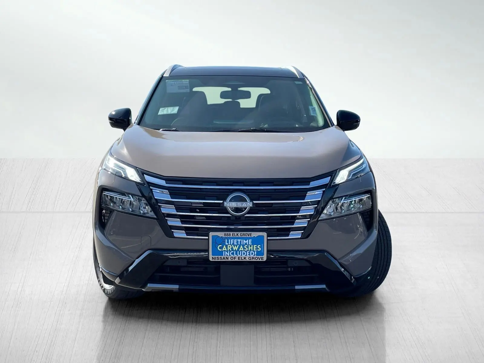 2025 Nissan Rogue Platinum photo 2