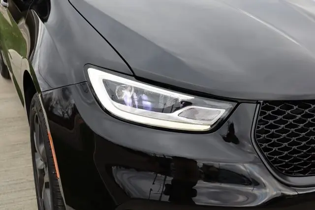 2026 Chrysler Pacifica Limited photo 4