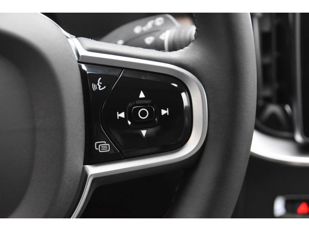 2026 Volvo - image 33