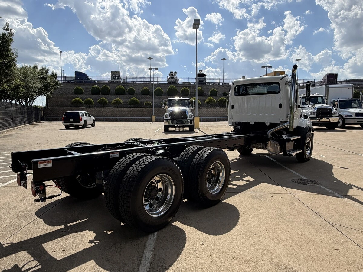 2027 Freightliner 114SD — photo 5