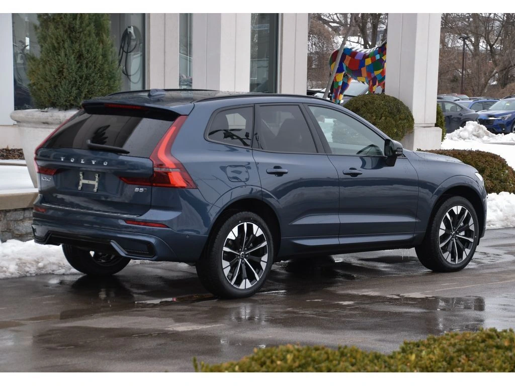 2026 Volvo - image 4