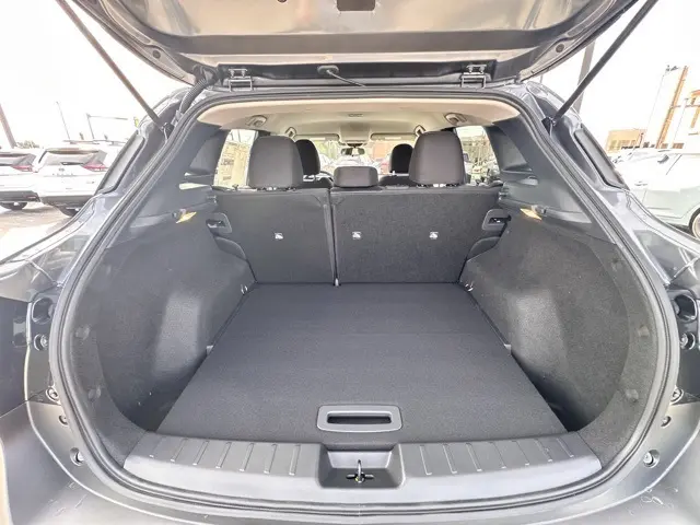 2026 Nissan Kicks SV photo 7