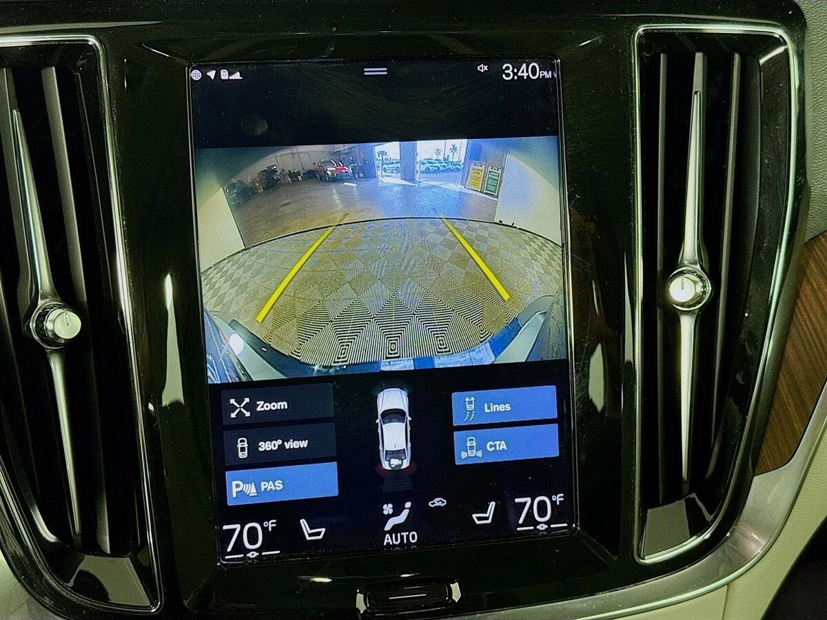 2021 Volvo - image 17