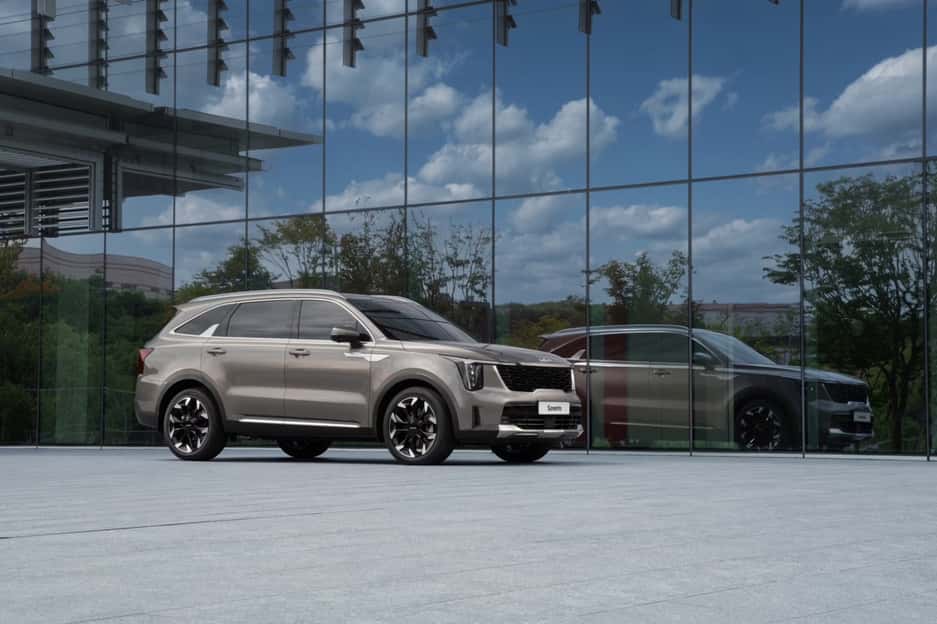 Kia SUV parked in front of a modern building, showcasing sleek design and versatility, reflecting the diverse options available for Oregon drivers.