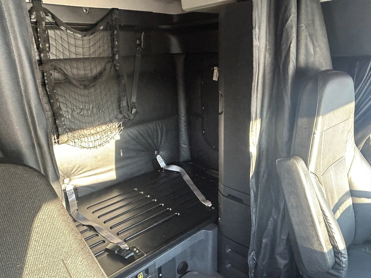 2024 Freightliner Cascadia — photo 8