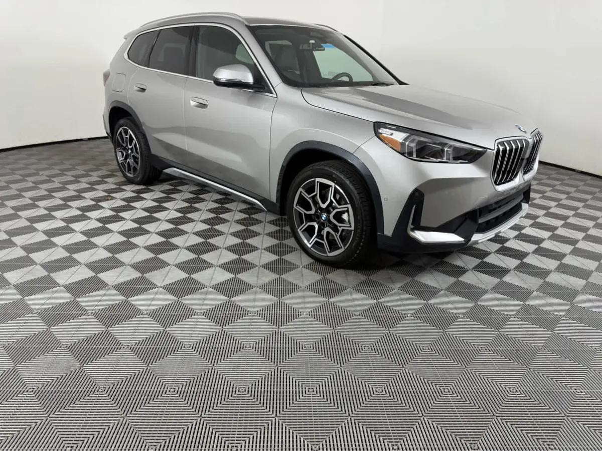 2026 BMW X1 28i's photo