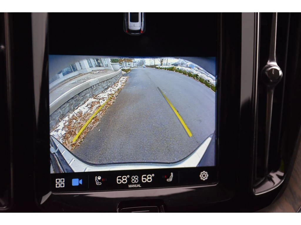 2022 Volvo - image 22