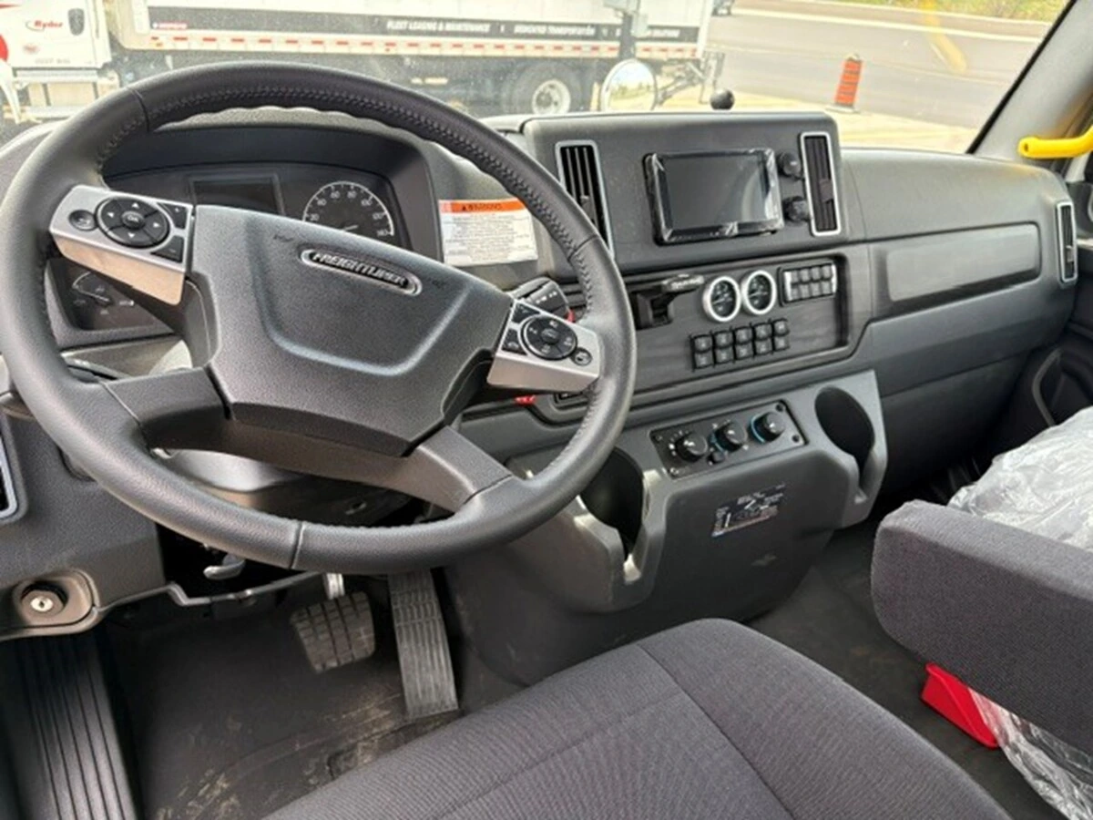 2027 Freightliner 114SD — photo 5