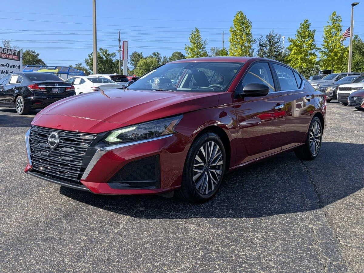 2025 Nissan Altima SV - Photo 8