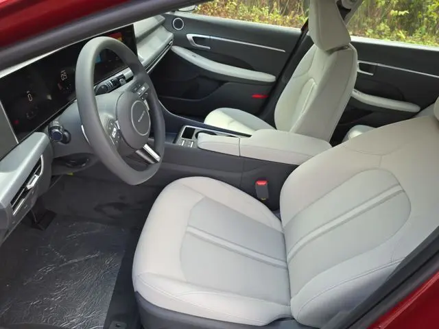2025 Hyundai Sonata SEL photo 4