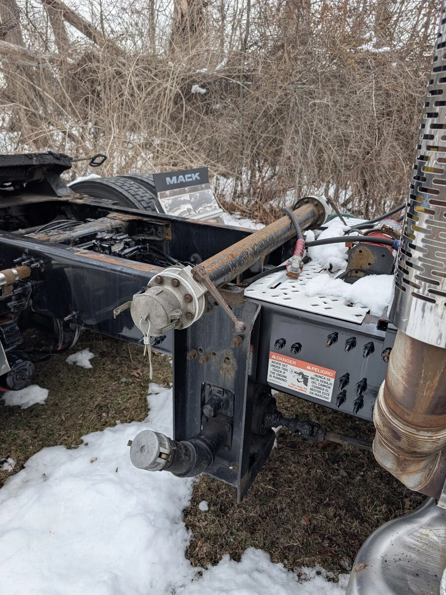 2020 Mack Pinnacle - image 7