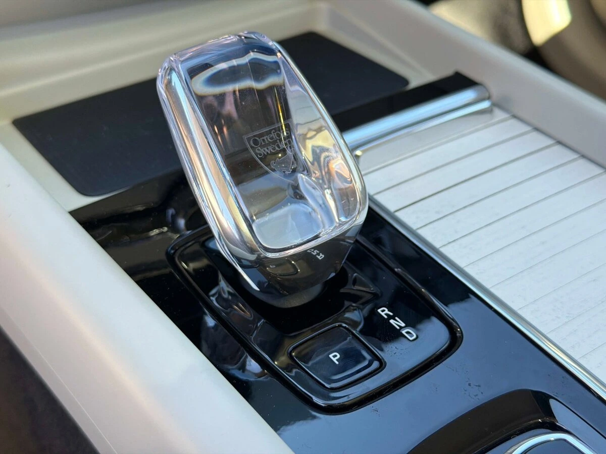 2026 Volvo - image 24