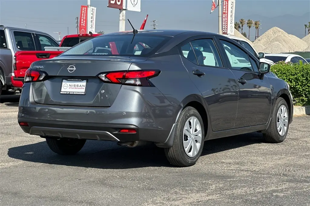 2025 Nissan Versa 1.6 S photo 3