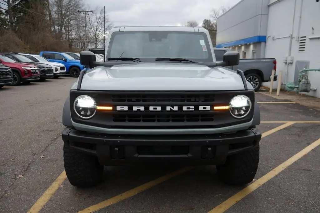 2022 Ford Bronco Black Diamond photo 3