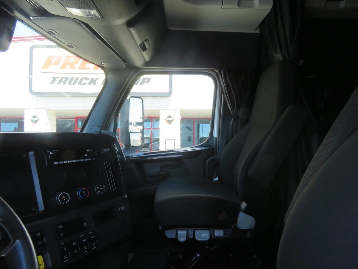 2023 Freightliner Cascadia - image 14