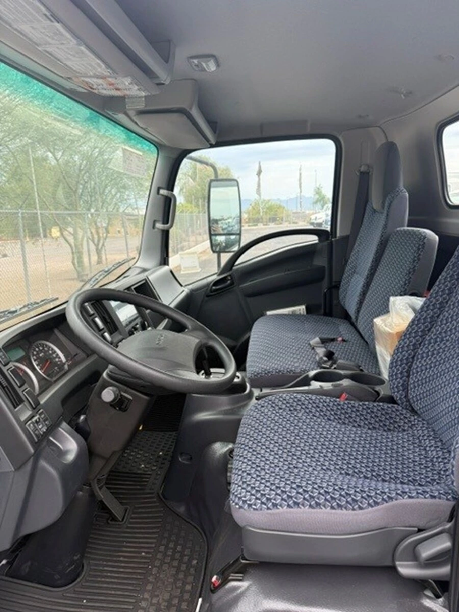 2024 Isuzu NRR — photo 8