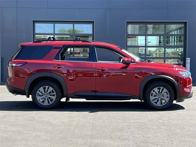 2025 Nissan Pathfinder SV photo 7
