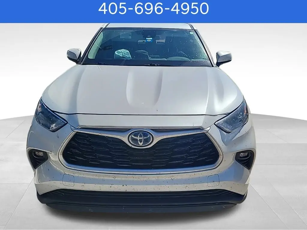 2023 Toyota Highlander Hybrid LE photo 2