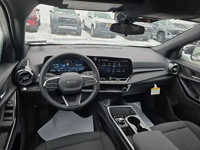 2026 Chevrolet Equinox LT photo 3