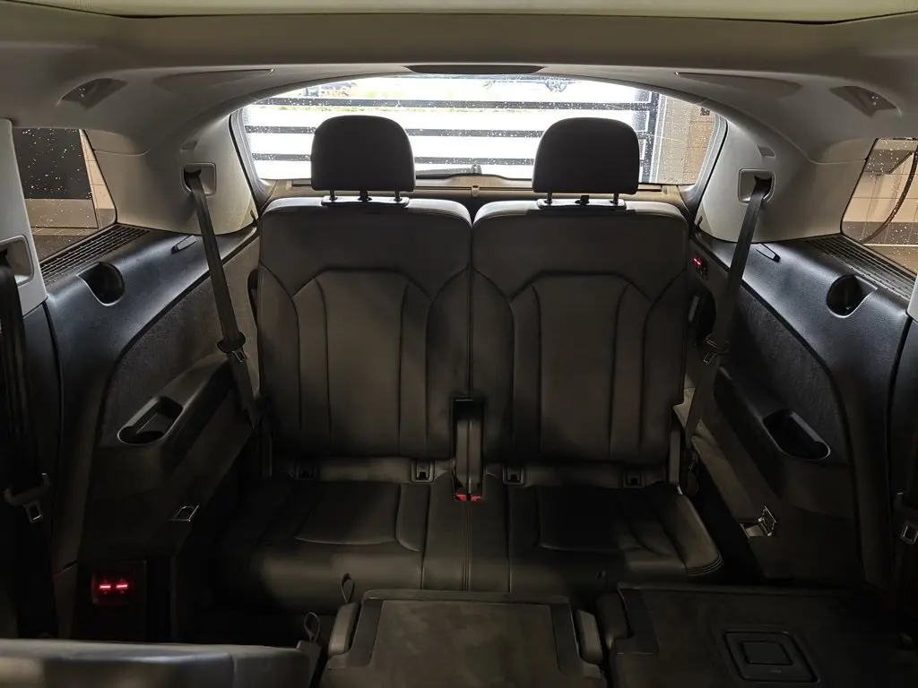 2019 Audi Q7 Prestige photo 2