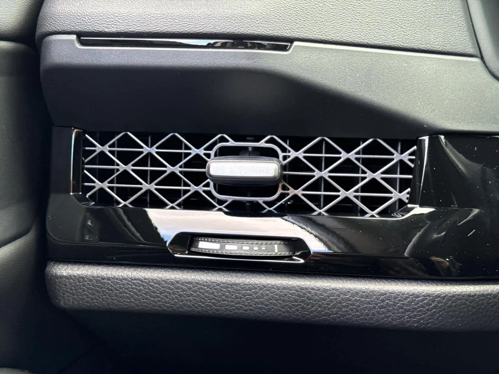 2025 Honda Accord Hybrid Touring photo 23