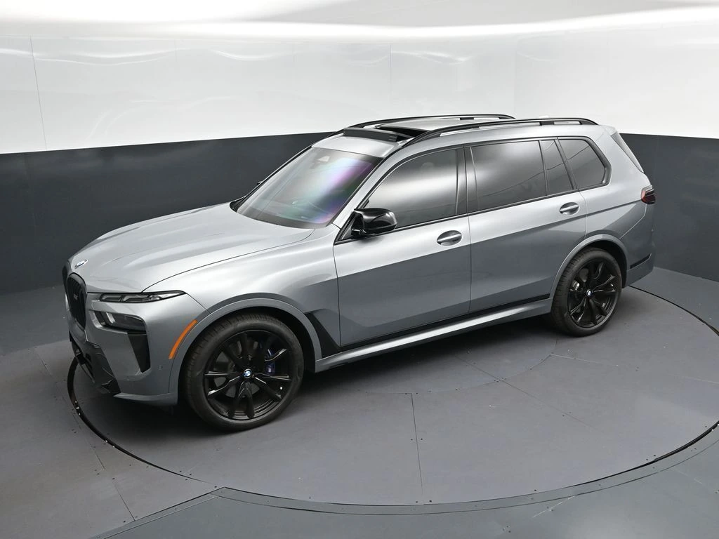 2025 BMW X7 M60i's photo