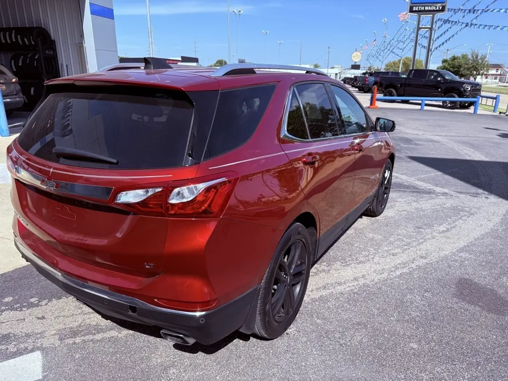 2020 Chevrolet Equinox LT photo 2