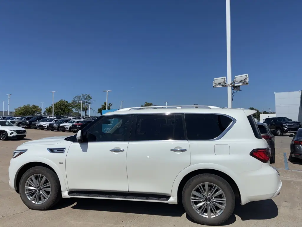 2019 Infiniti QX80 Luxe photo 4