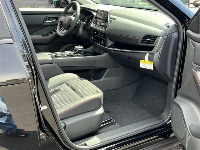 2026 Nissan Rogue SV photo 22