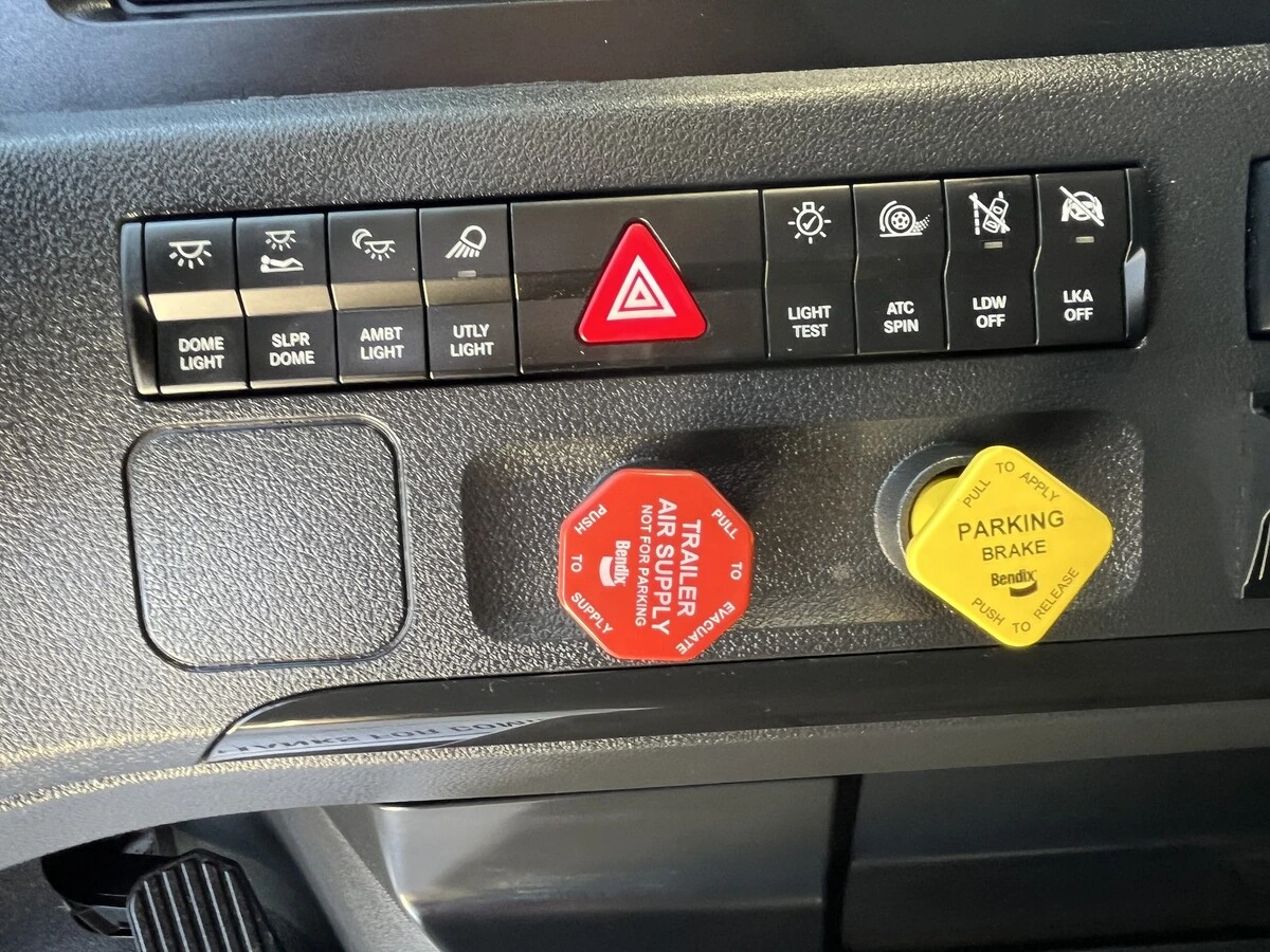 2025 Freightliner Cascadia - image 20