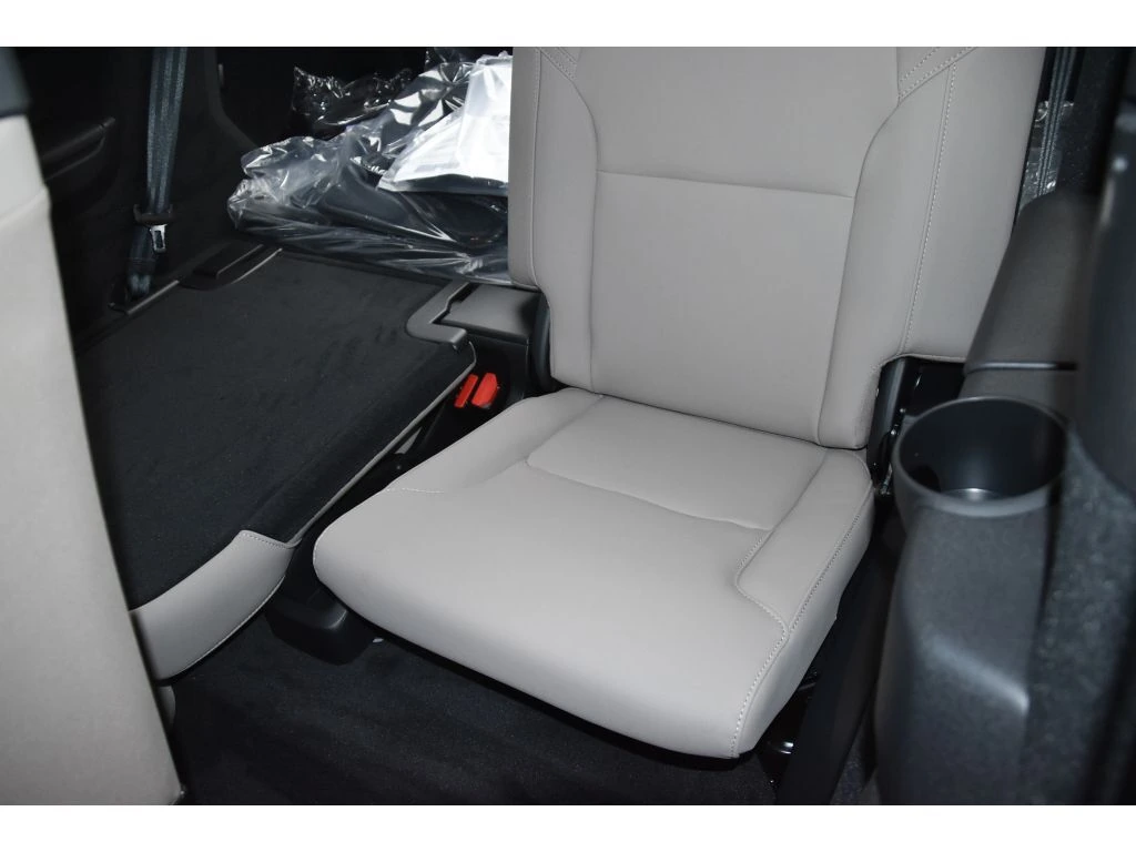 2026 Volvo - image 14