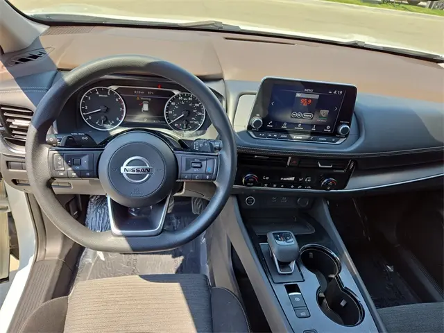 2021 Nissan Rogue SV photo 26