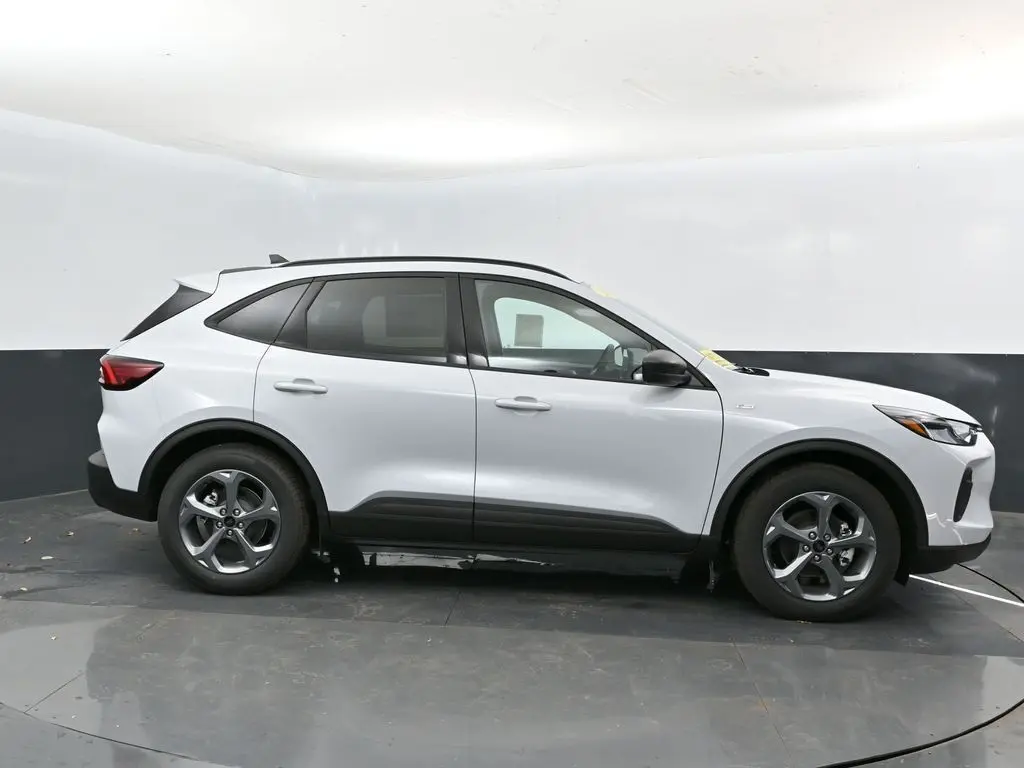2025 Ford Escape ST-Line photo 3