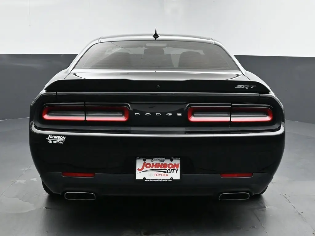2016 Dodge Challenger SRT8 392 photo 6