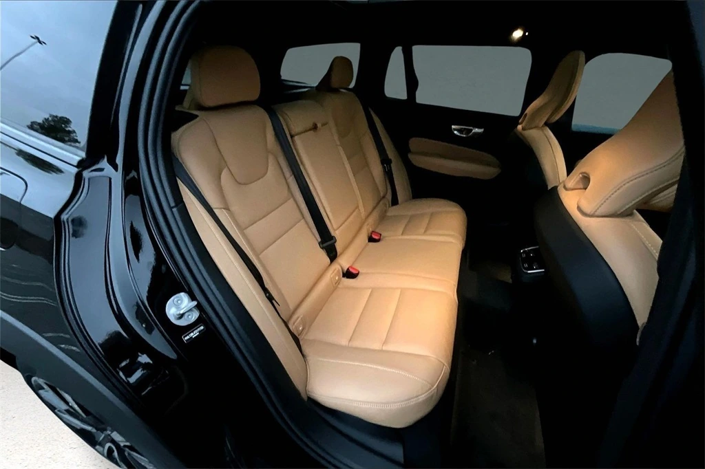 2026 Volvo - image 10