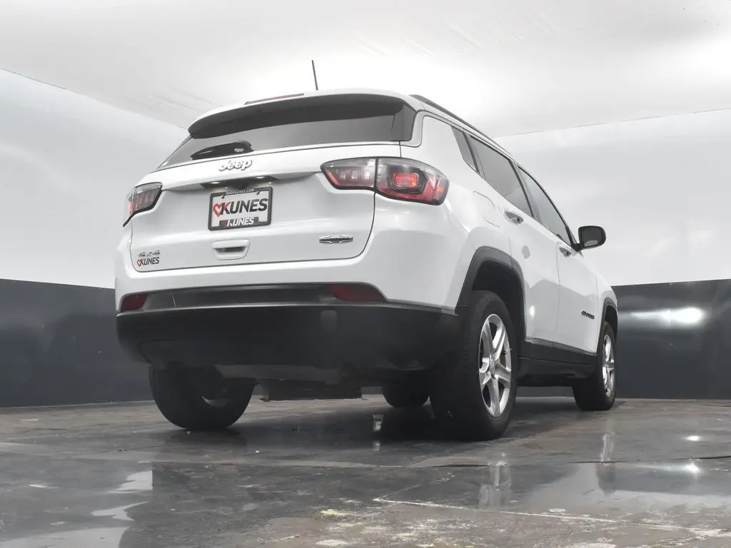 2023 Jeep Compass Latitude photo 34