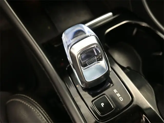 2024 Volvo XC40 Plus photo 21