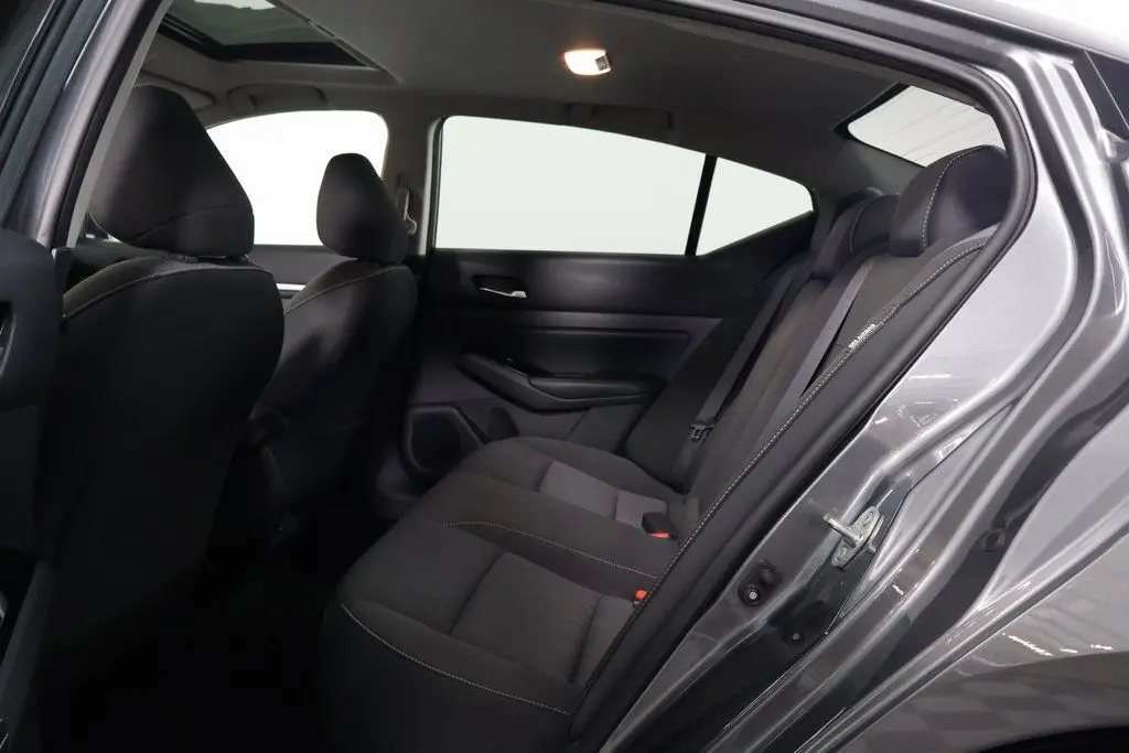 2022 Nissan Altima 2.5 SV photo 11