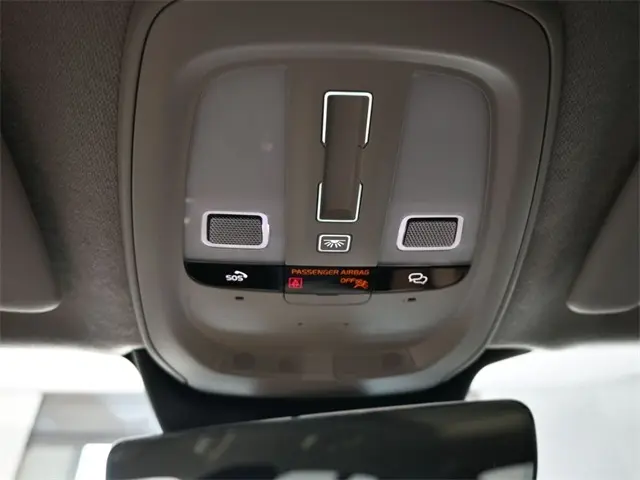 2024 Volvo XC40 Plus photo 26