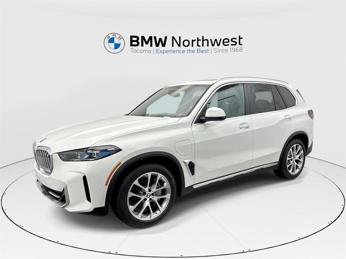 2026 BMW X5 50e's photo