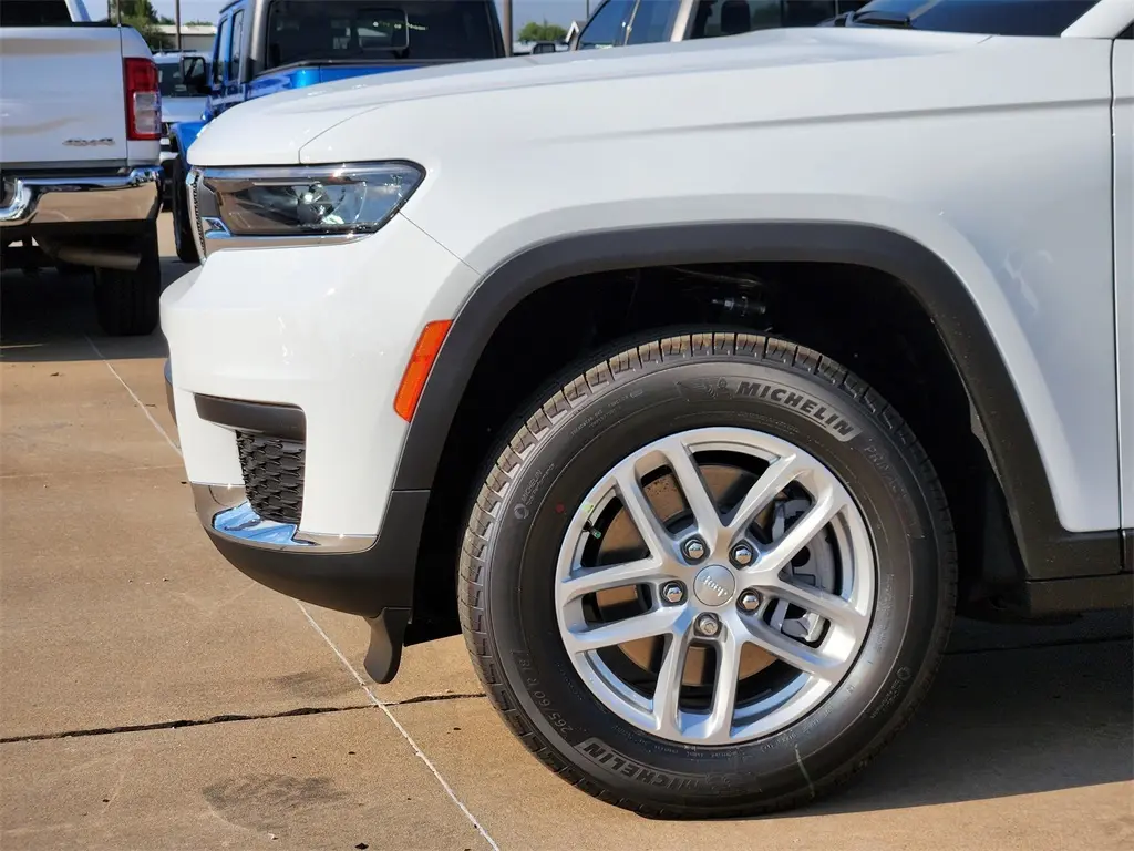2025 Jeep Grand Cherokee Laredo X photo 5