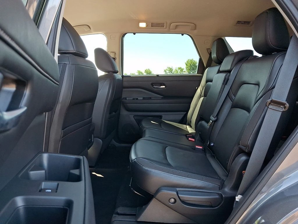 2023 Nissan Pathfinder SL - Photo 11