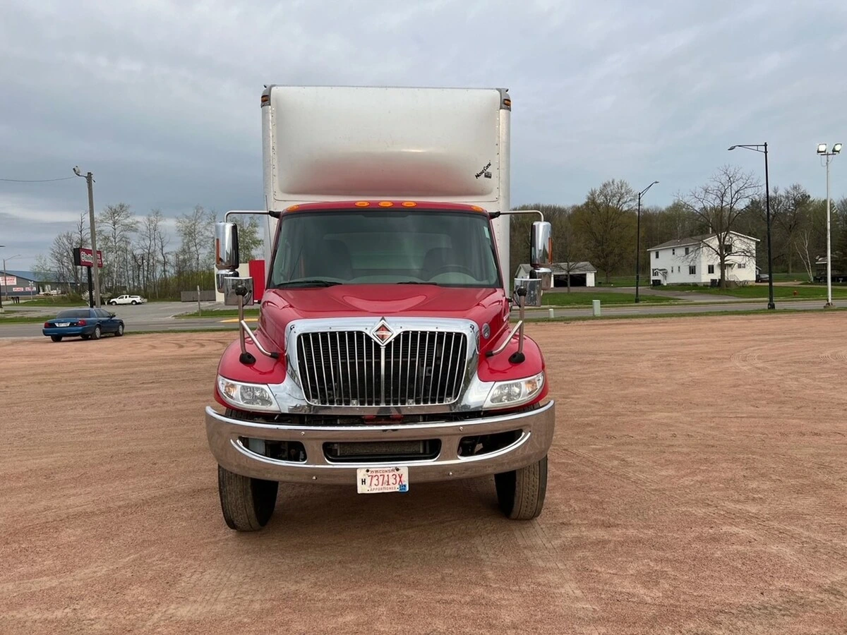 2019 International - image 8