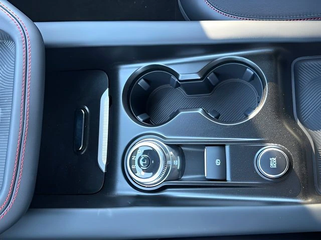 2025 Ford Explorer ST-Line - Photo 24