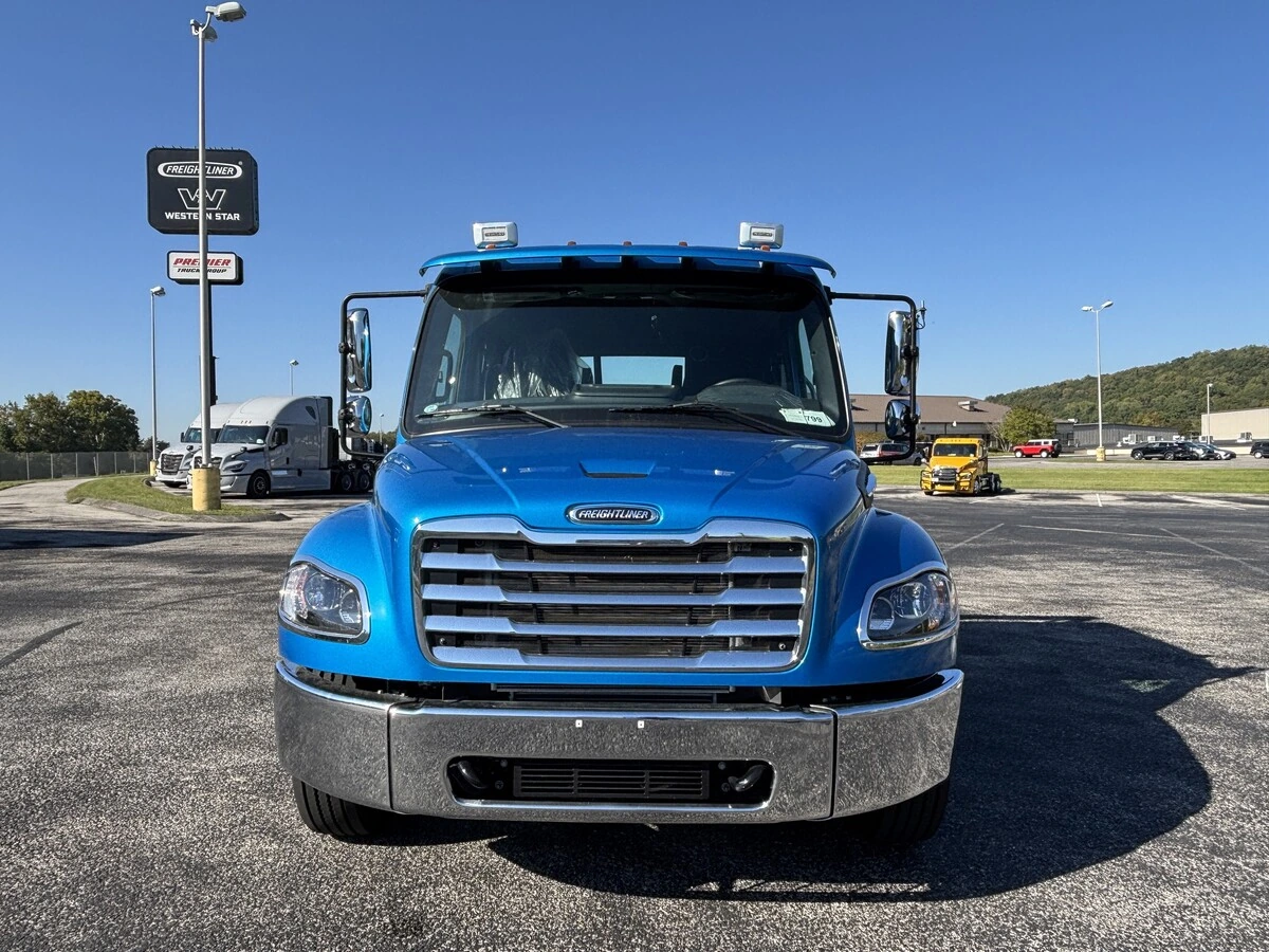 2025 Freightliner M2 106 in Knoxville, TN — photo 2